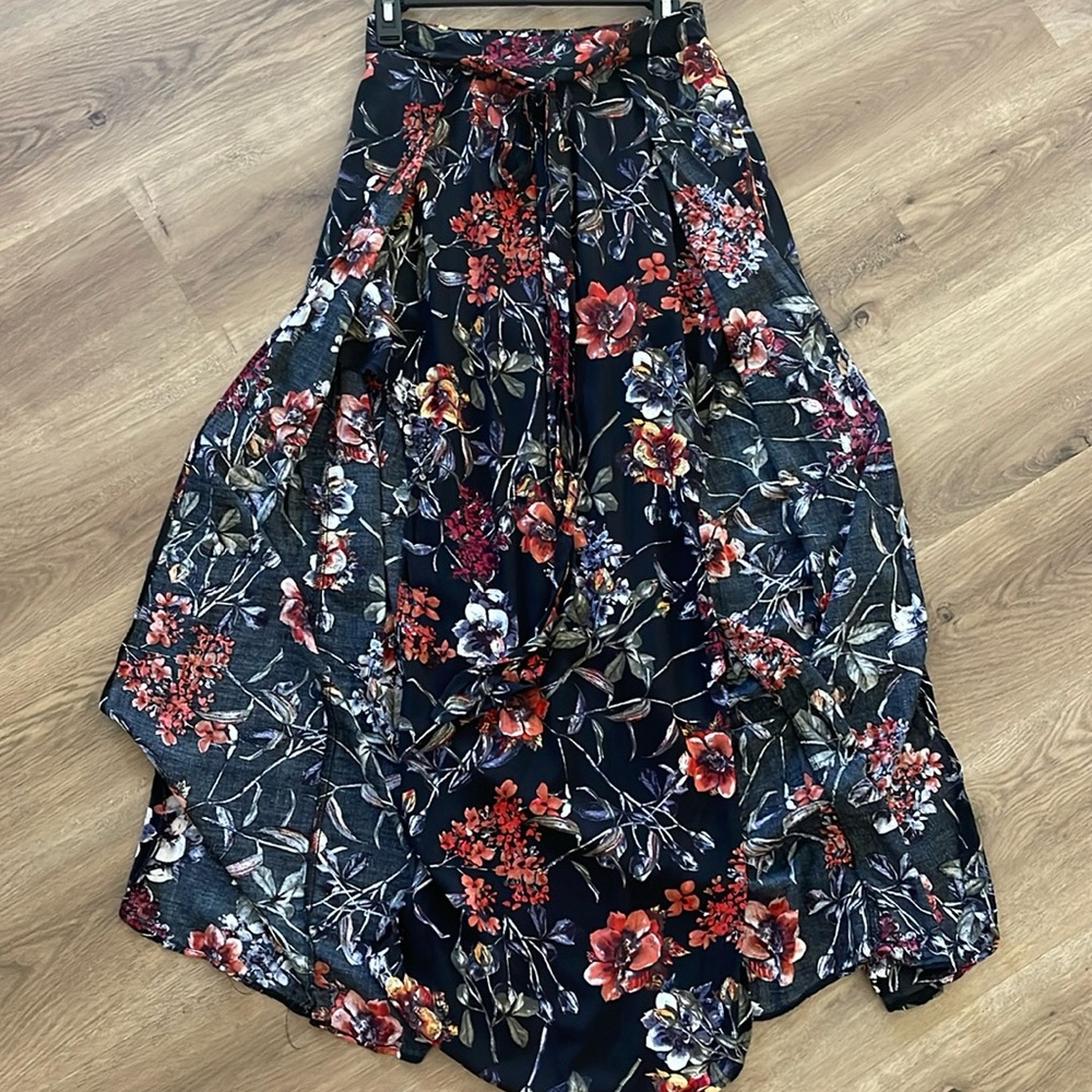🖤🌺🌼Flowy Floral Skirt🌼🌺 🖤